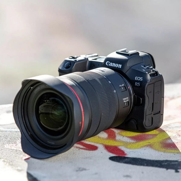 Appareil photo hybride Canon EOS R5 et objectif RF 24-105mm F4L IS USM